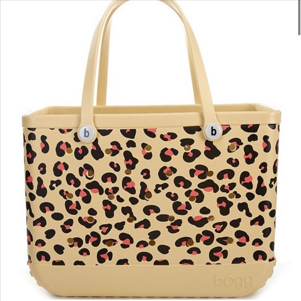Extra Large leopard bogg tote bag. Comes with 2 inserts.